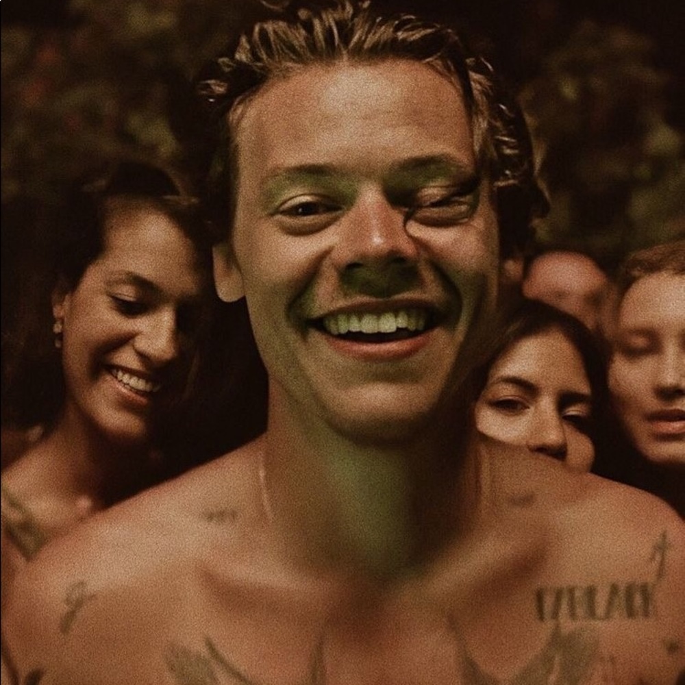 2 Harry styles light up pictures